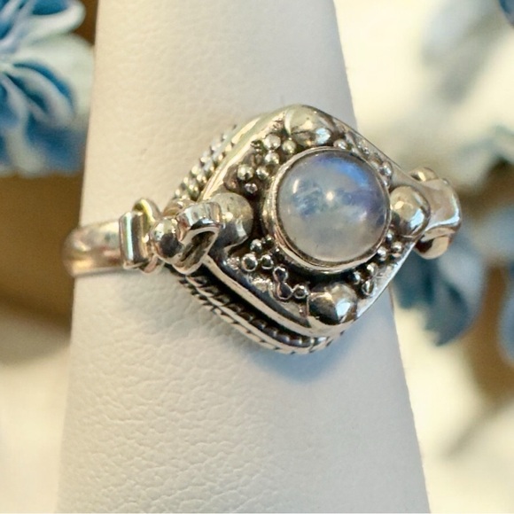 Labradorite Poison Sterling Silver Ring (8.5) - Picture 4 of 13
